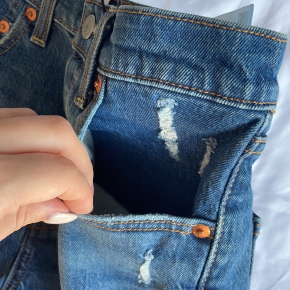 BNWT Levi’s Ribcage Jean Shorts Embroidered Super High-Rise | Size 25” waist - Picture 7 of 9